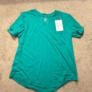 NWT Zyia Kelly green go to pocket v shirt - women’s large